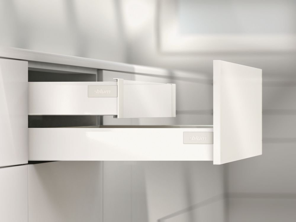 Blum ANTARO M stalčiaus komplektas 500 mm/30 kg, pilkas, prisukamas fasado tvirtinimas + stalo įrankių dėklas SKY 500/90 (816 x 474 mm) antracito